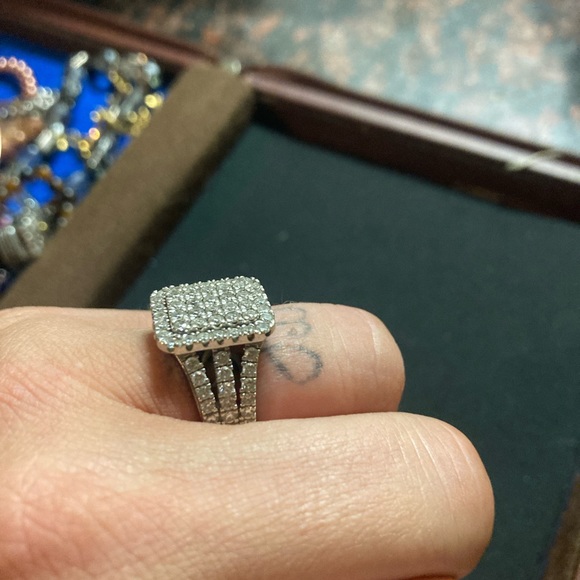 Diamond ring size woman’s 8 - Picture 9 of 12